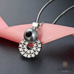 Dije perla gris e incrustaciones de circonio plata 925