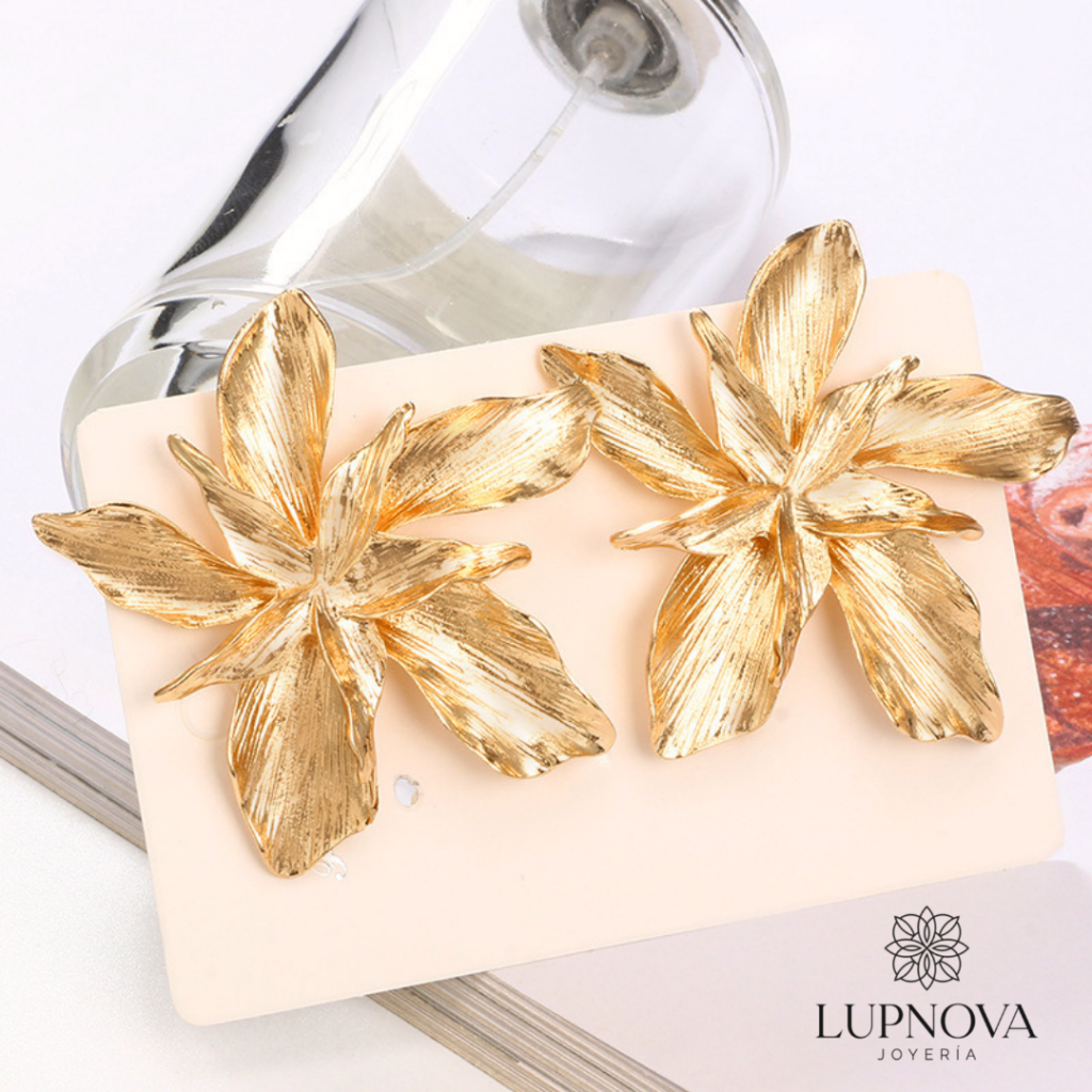 Aretes flor tridimensional grande dorado e1