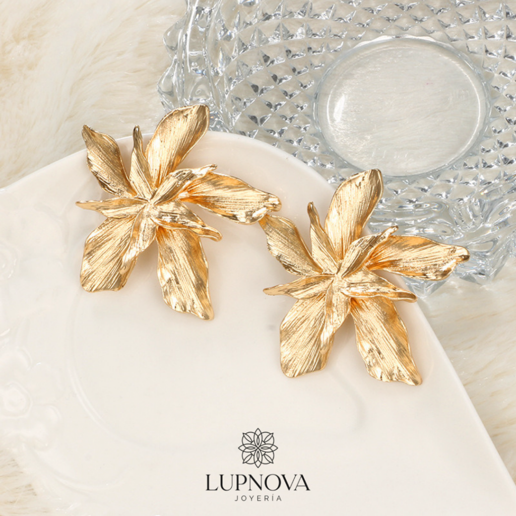 Aretes flor tridimensional grande dorado e2