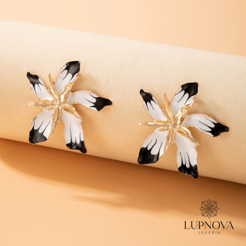 Aretes flor tridimensional grande negro