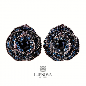 Aretes tipo stud de flor multi capa