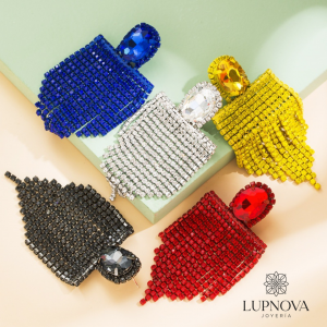 Aretes banderolas de borlas