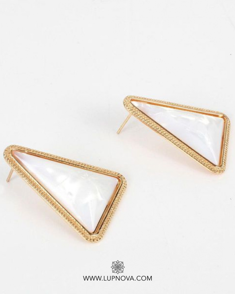 Aretes triángulo de resina