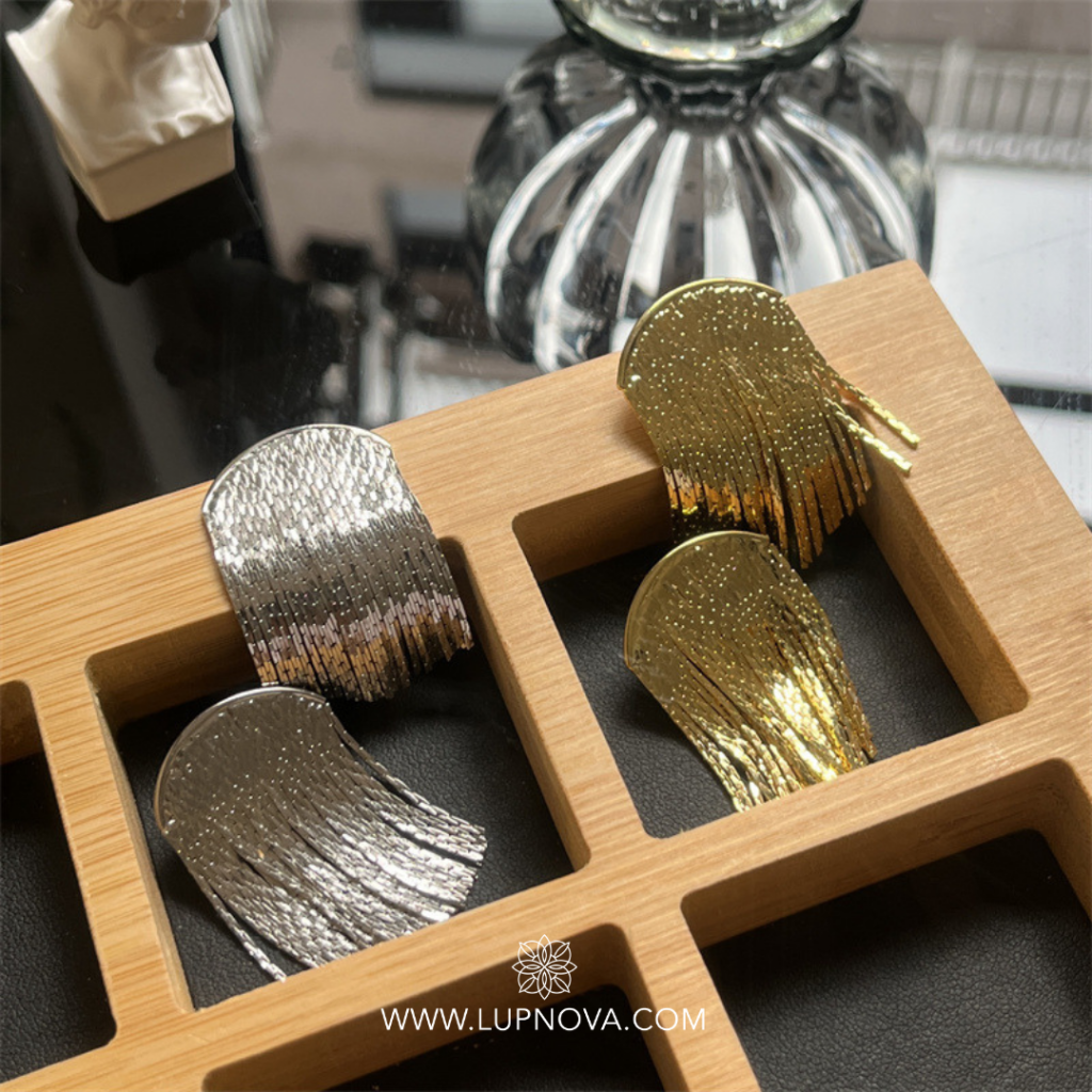 Aretes de hilos metálicos