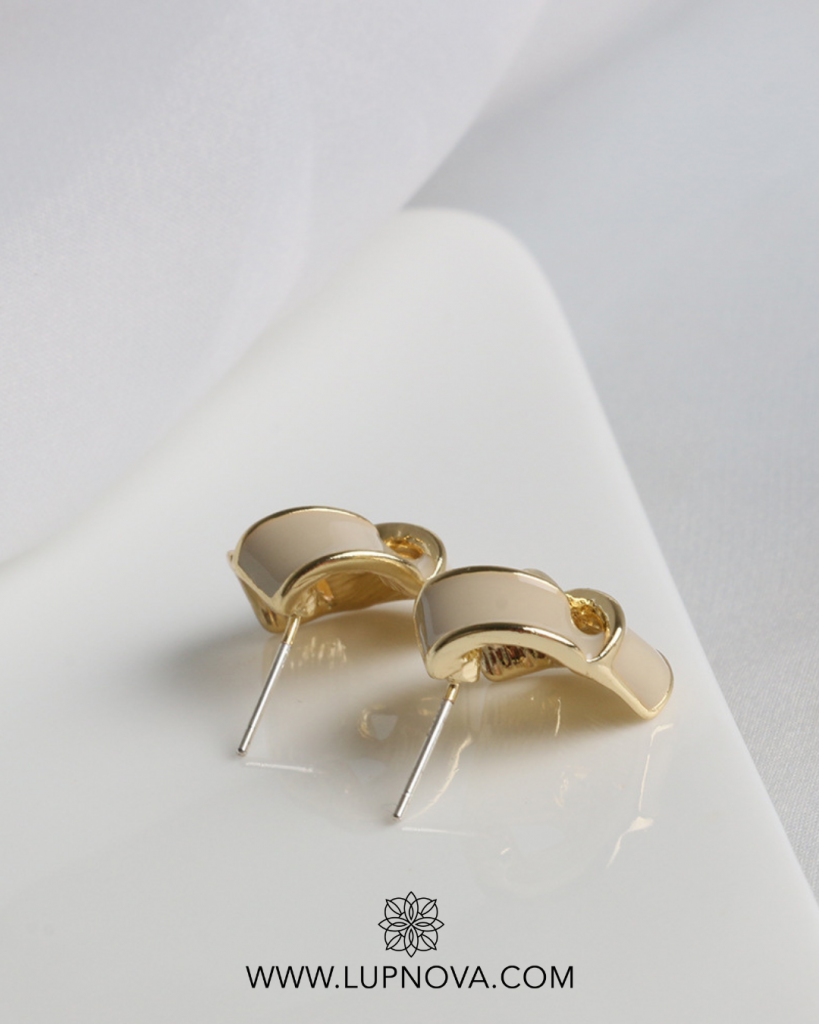 Aretes bandas entrelazadas triangulares