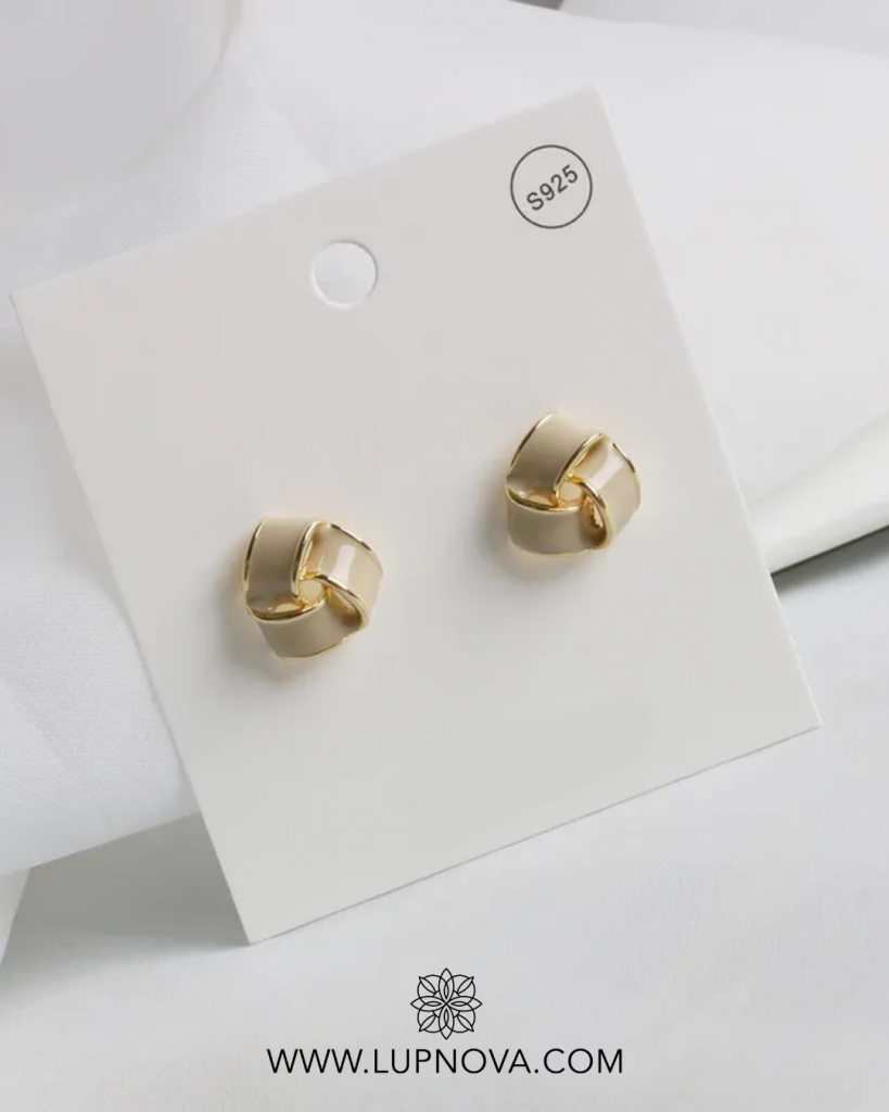 Aretes bandas entrelazadas triangulares