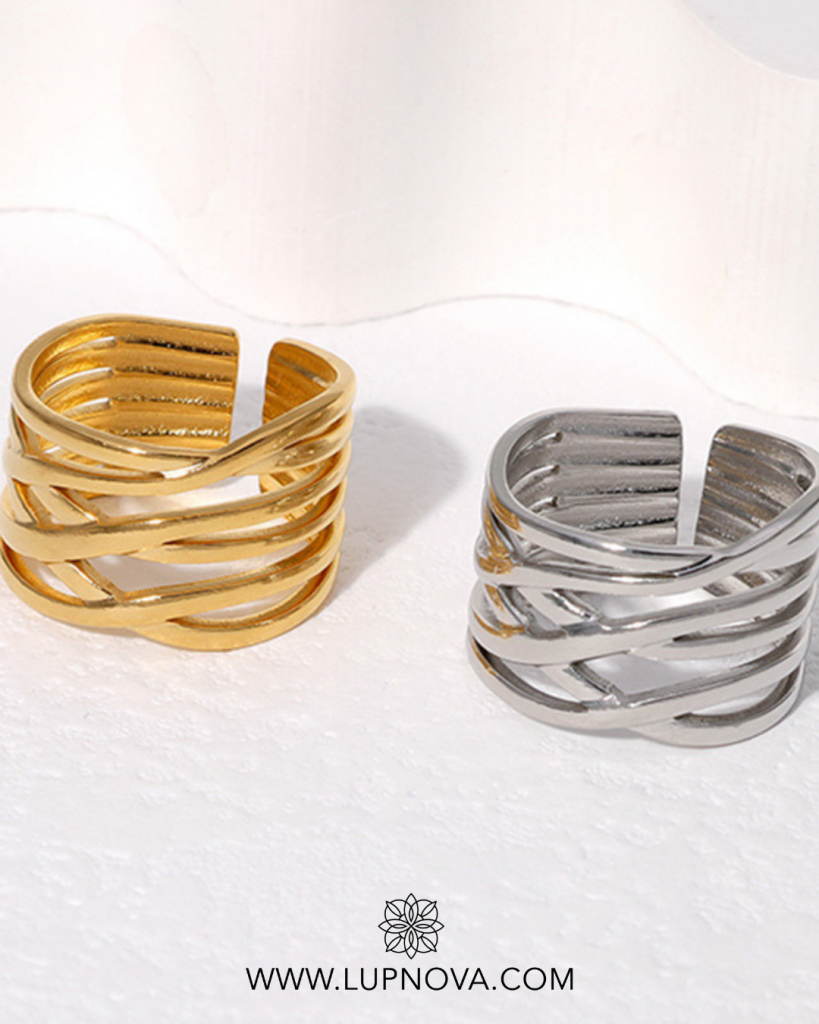 Anillo hilos entrelazados