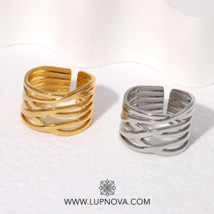 Anillo hilos entrelazados