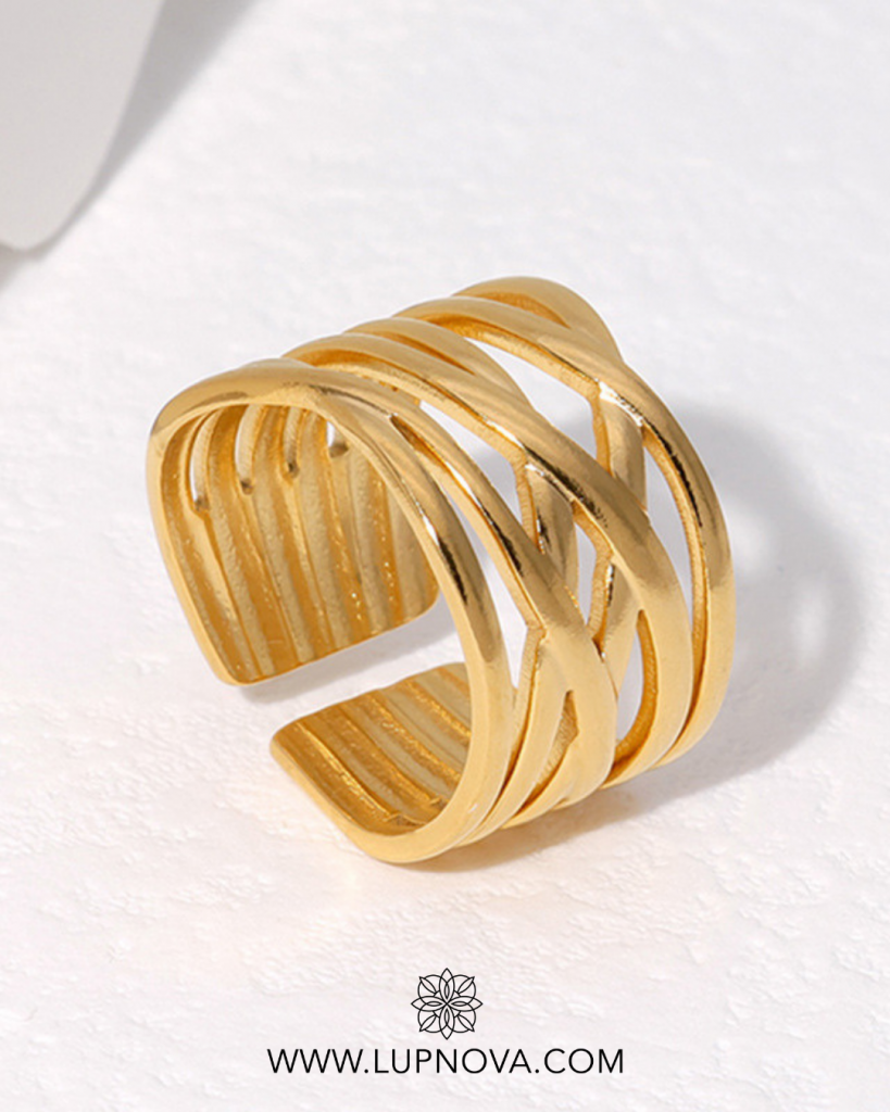 Anillo hilos entrelazados