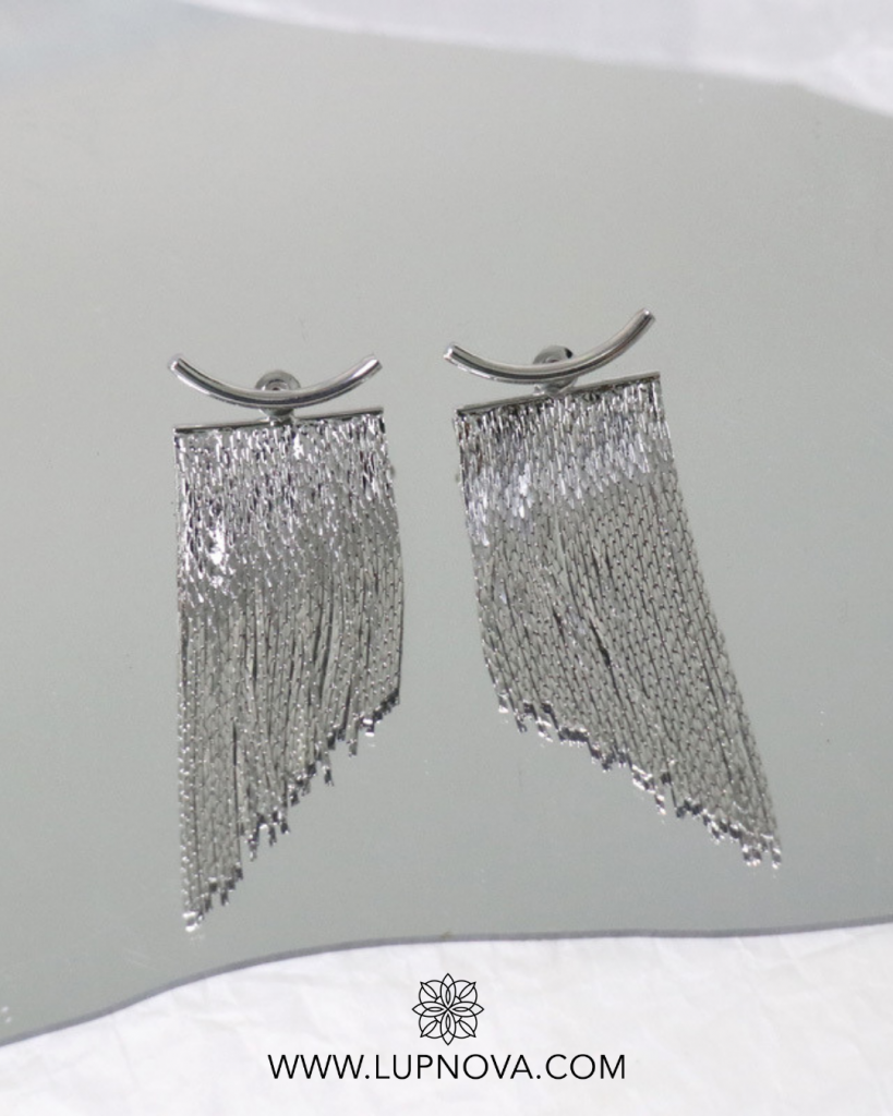 Aretes minimal con hilos metálicos