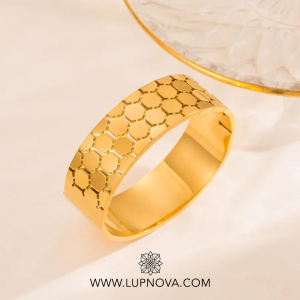 Bee cuff