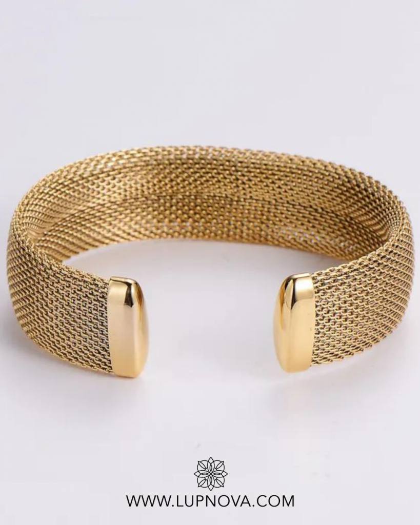 Brazalete mesh en forma de C dorado