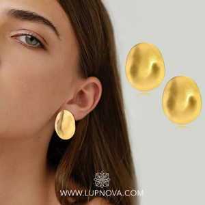 Aretes lunares de acero