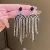 Aretes de borlas duo tono - Imagen 3