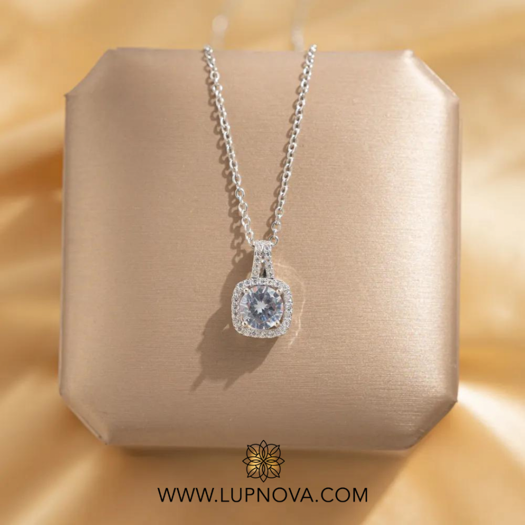 Cadena pendiente de cristal