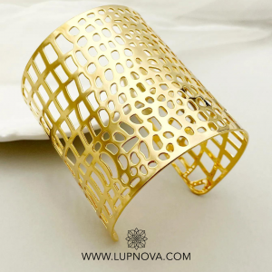 Pulsera calada tipo cuff estilo africano