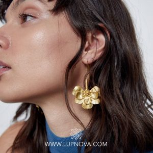 Aretes flores colgantes acero