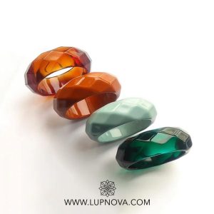 Pulsera facetada de resina