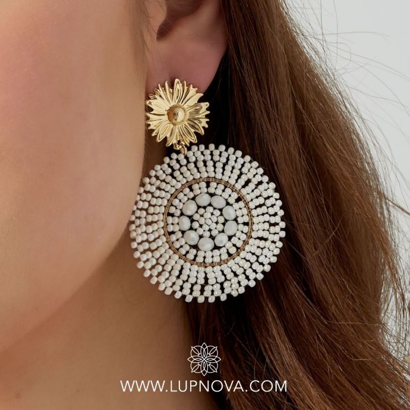 Aretes circulares de cuentas