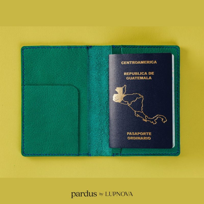 Pardus Passport Holder