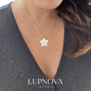 Cadena Blossom Charm