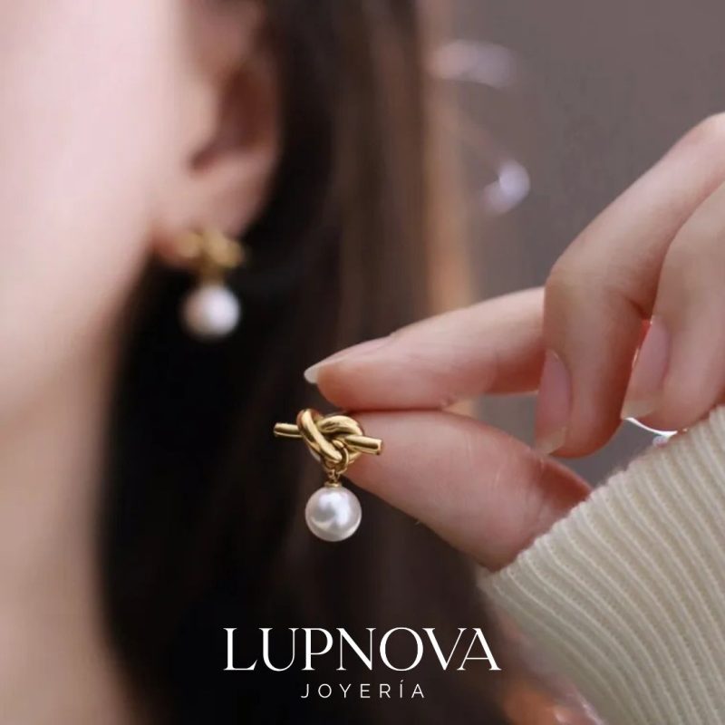 Aretes Golden Knot