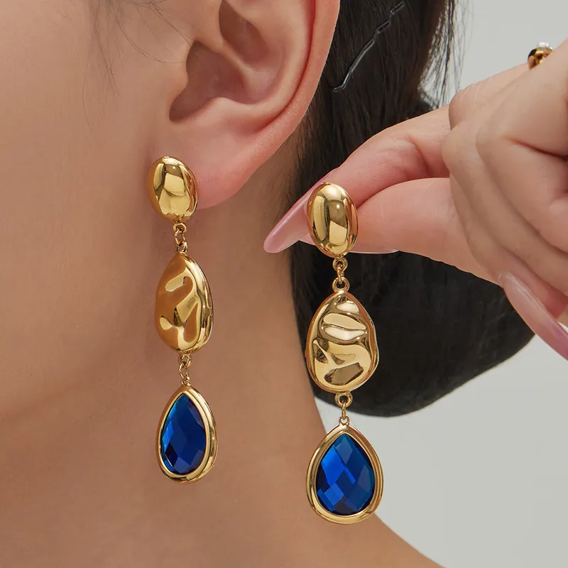 Aretes Elara